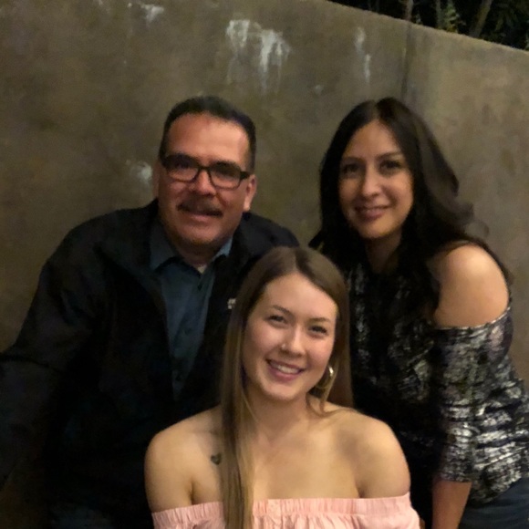 Meet your Posher, Claudia - Picture 1 of 1